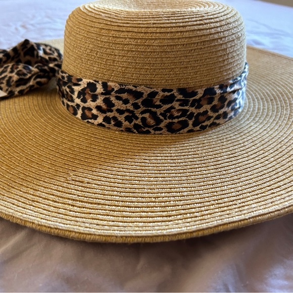 Big sun hat with leopard tie detail - Picture 4 of 8